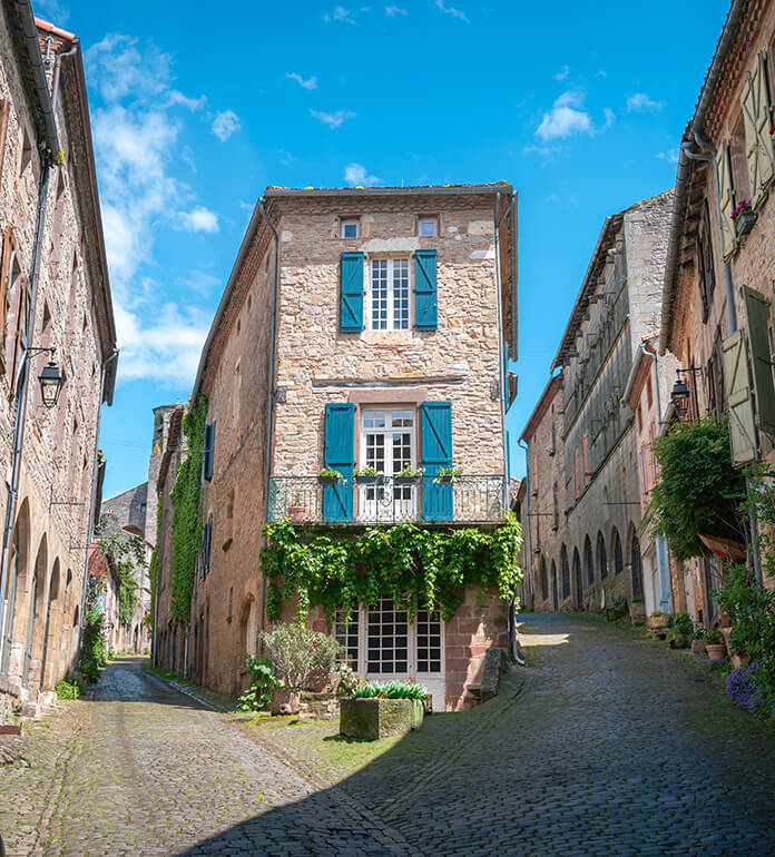 Cordes-sur-Ciel la cité médiévale perchée à visiter lors de votre séjour au camping dans le Tarn Lo Garda Riu à Pampelonne