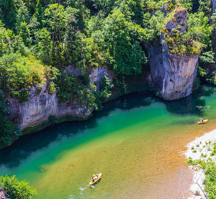 Au départ du camping dans le Tarn Lo Garda Riu à Pampelonne : canoë et randonnées au fil du Viaur