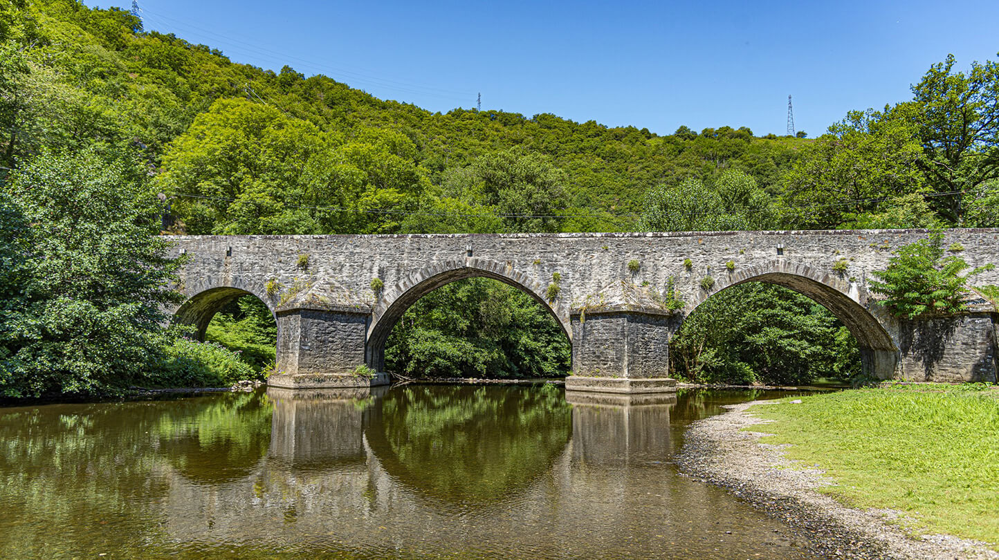 Pont de Thuriès dans le Tarn à visiter lors de votre séjour au camping Lo Garda Riu à Pampelonne