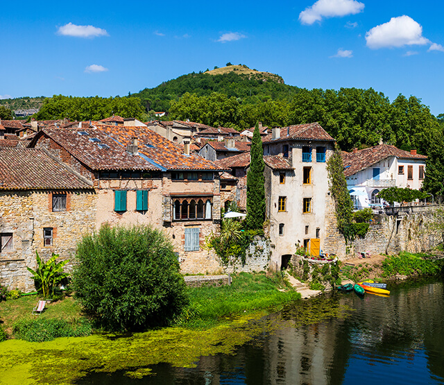 Saint-Antonin-Noble-Val, villages de caractère au cœur d’un décor nature à visiter lors de votre séjour au camping dans le Tarn Lo Garda Riu à Pampelonne