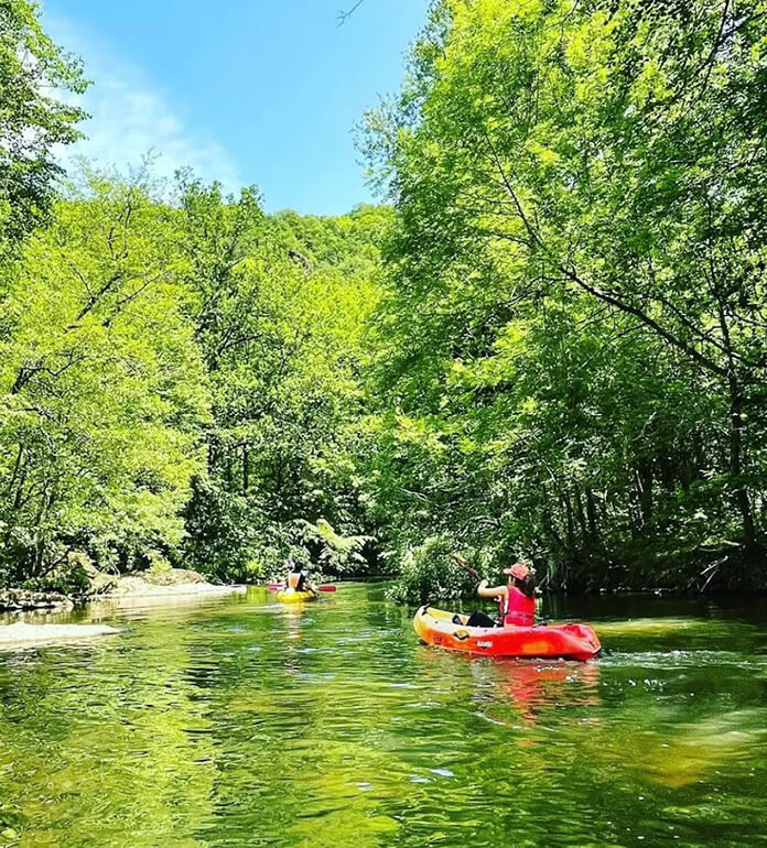Depuis le camping dans le Tarn Lo Garda Riu, partez en canoë explorer les gorges et les méandres du Viaur.