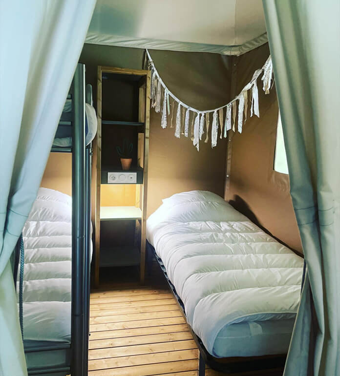 Chambre du Jungle Lodge, locations de vacances dans le Tarn