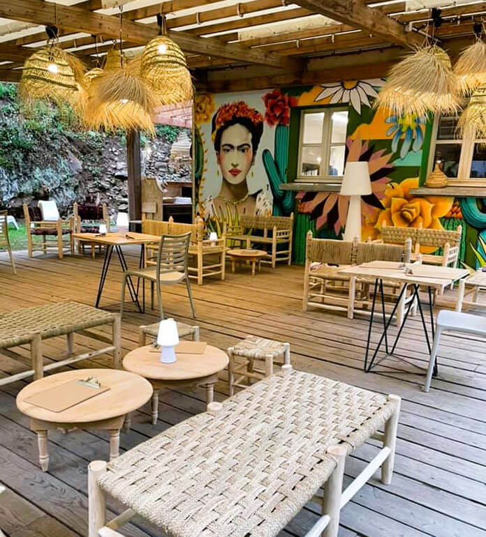 Terrasse de la guinguette de Lo Garda Riu, camping dans le Tarn