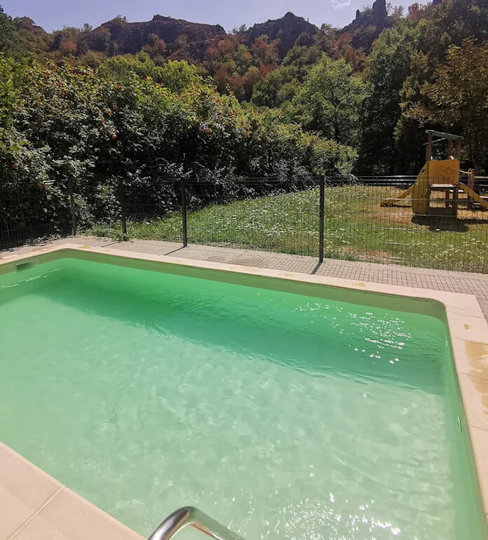 La piscine du camping dans le Tarn Lo Garda Riu
